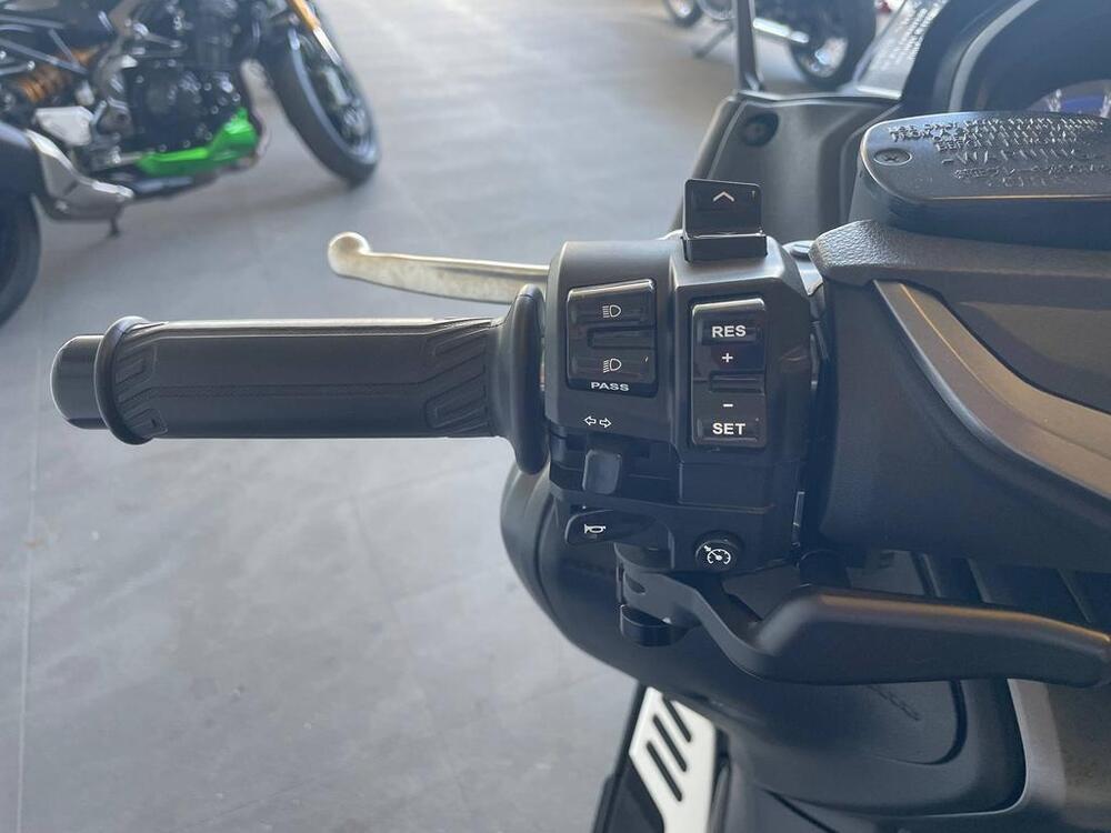 Yamaha T-Max 560 Tech Max (2021) (4)