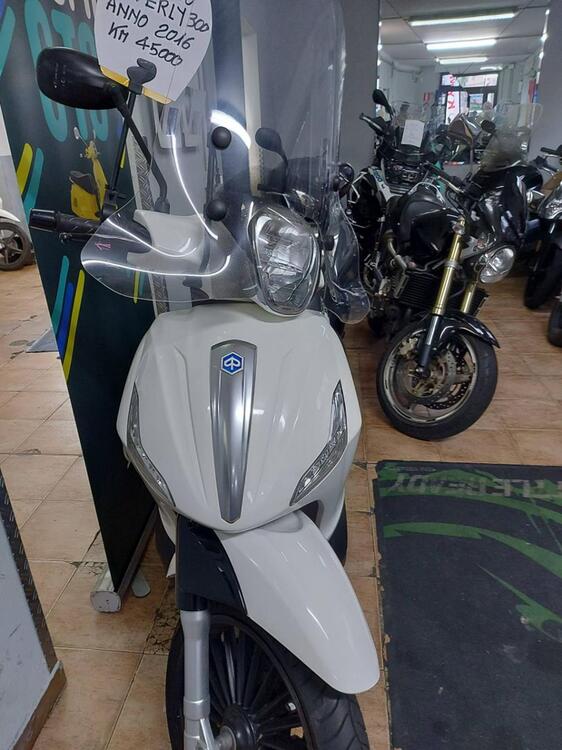 Piaggio Beverly 300 i.e. (2010 - 16) (2)