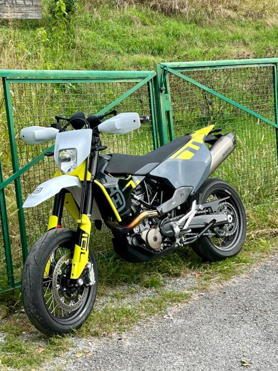 Husqvarna 701 Supermoto (2023 - 24)