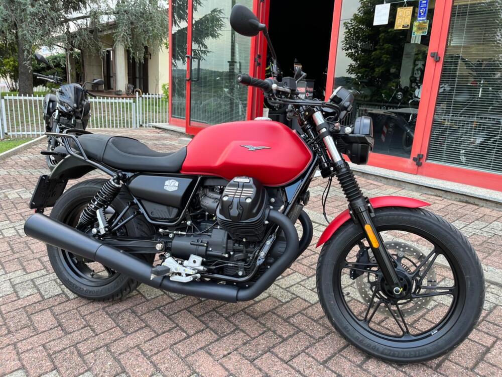 Moto Guzzi V7 Stone (2021 - 24)