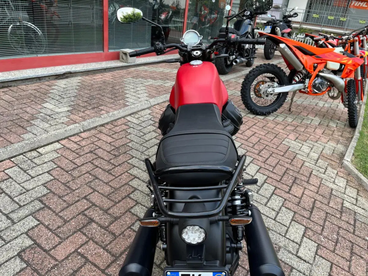 Moto Guzzi V7 Stone (2021 - 24) (11)