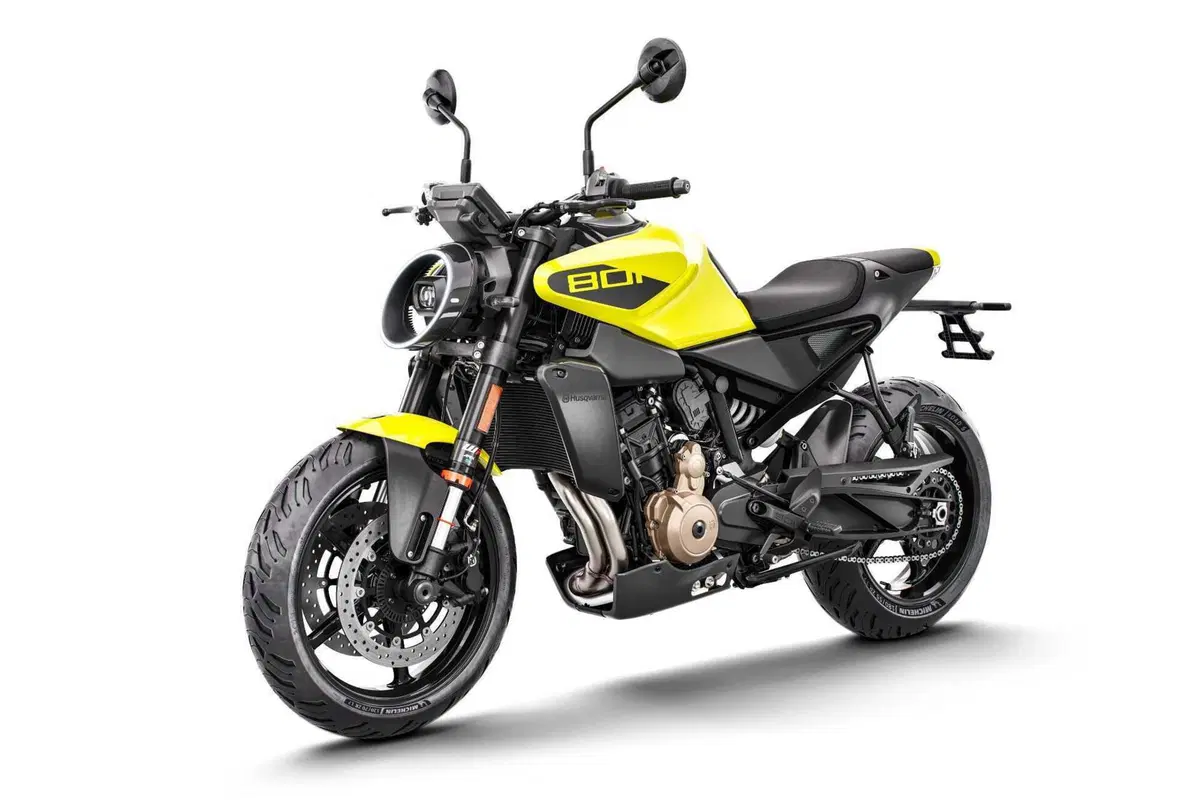 Nuova Husqvarna Vitpilen 801: faro Bi-Led e 105 cv per la sorella della Svartpilen 801