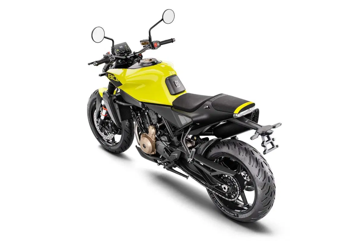 Nuova Husqvarna Vitpilen 801: faro Bi-Led e 105 cv per la sorella della Svartpilen 801 (4)