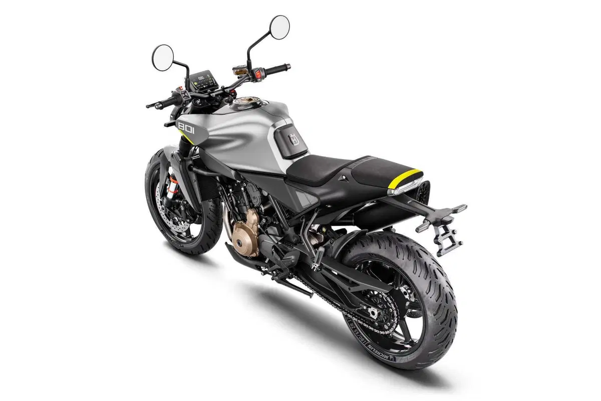 Nuova Husqvarna Vitpilen 801: faro Bi-Led e 105 cv per la sorella della Svartpilen 801 (12)