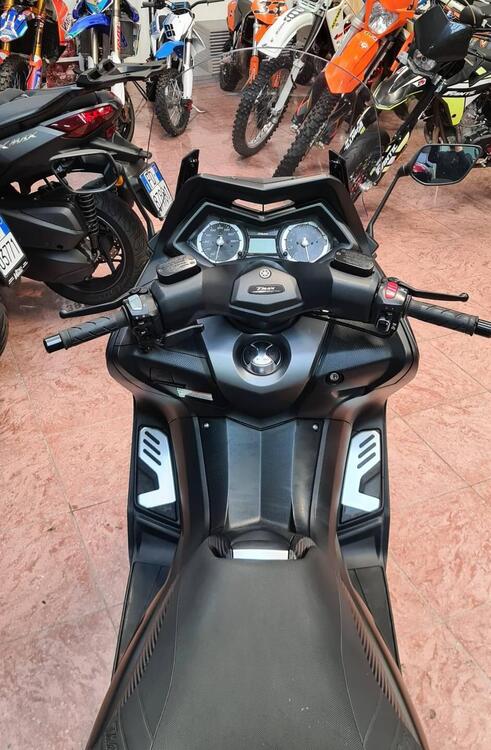 Yamaha T-Max 530 (2015 - 16) (4)