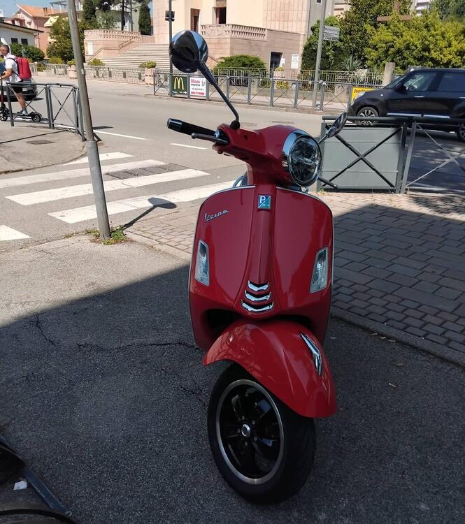 Vespa GTS 300 Super Hpe (2021 - 22) (2)