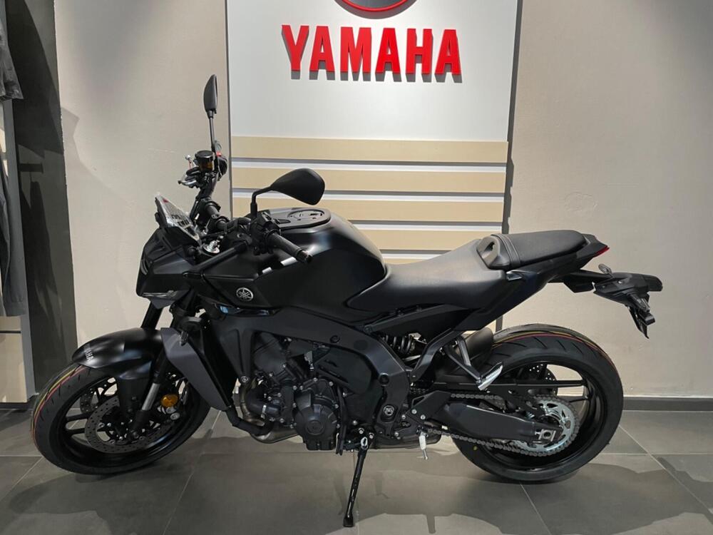 Yamaha MT-09 Y-AMT (2024 - 25) (2)