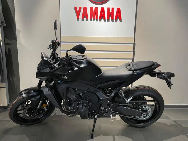 Yamaha MT-09 Y-AMT (2024 - 26) (2)