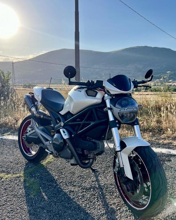 Ducati Monster 696 Plus (2007 - 14) (2)