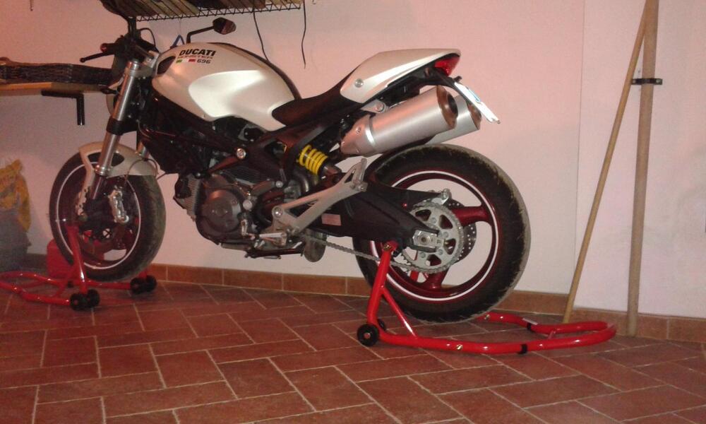 Ducati Monster 696 Plus (2007 - 14) (4)