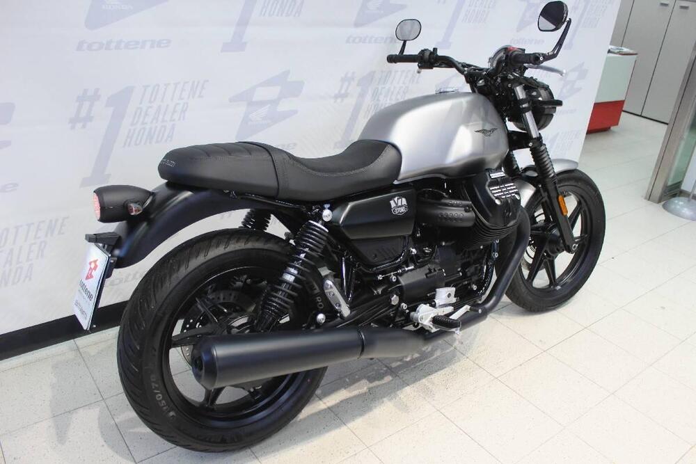 Moto Guzzi V7 Stone (2021 - 24) (2)