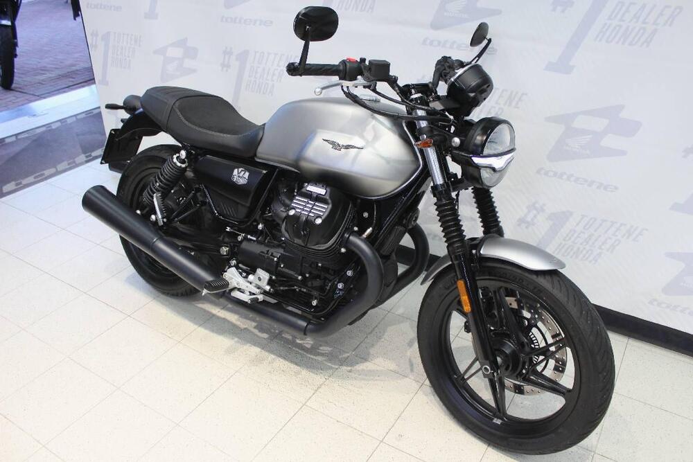 Moto Guzzi V7 Stone (2021 - 24) (3)