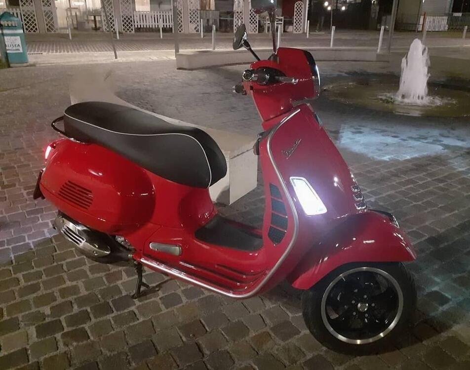 Vespa GTS 300 Super Hpe (2021 - 22) (4)