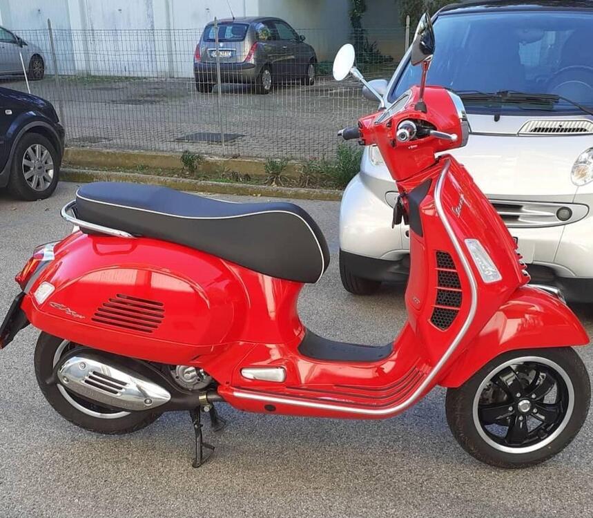 Vespa GTS 300 Super Hpe (2021 - 22) (3)