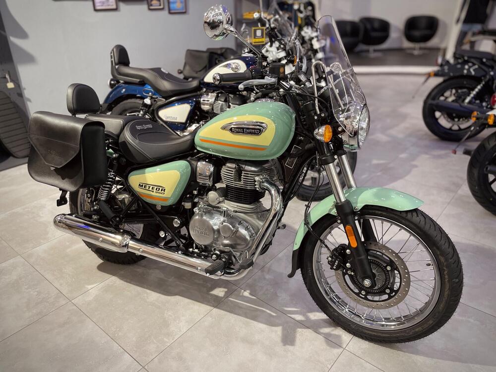 Royal Enfield Meteor 350 Aurora (2024) (2)