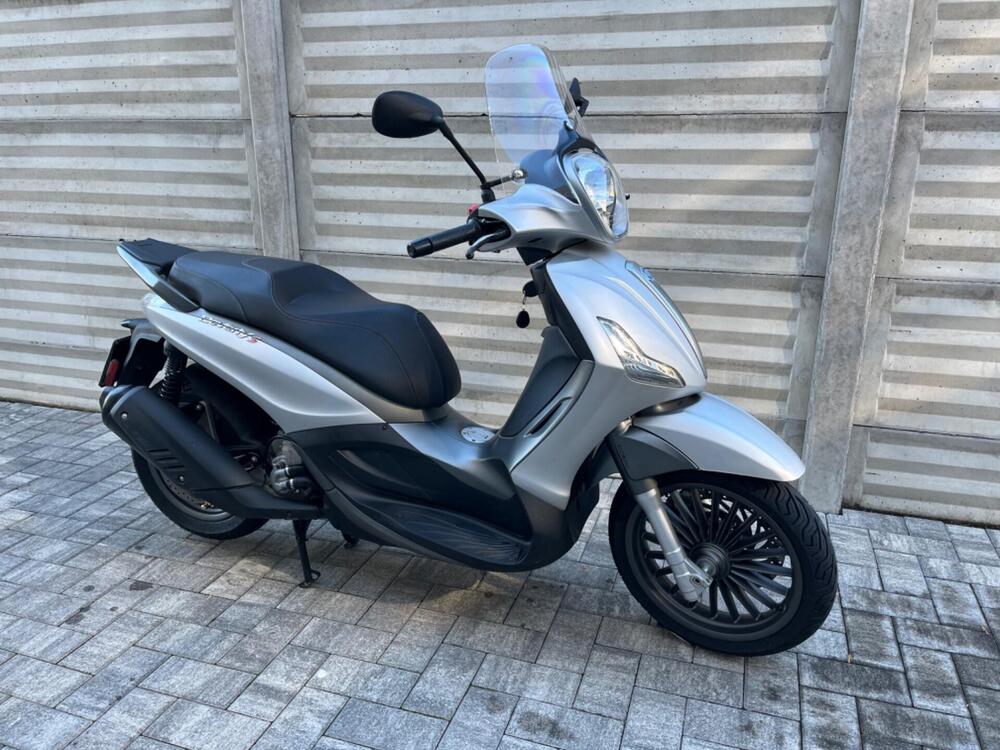 Piaggio Beverly 300 i.e. ABS-ASR (2016 - 20) (2)