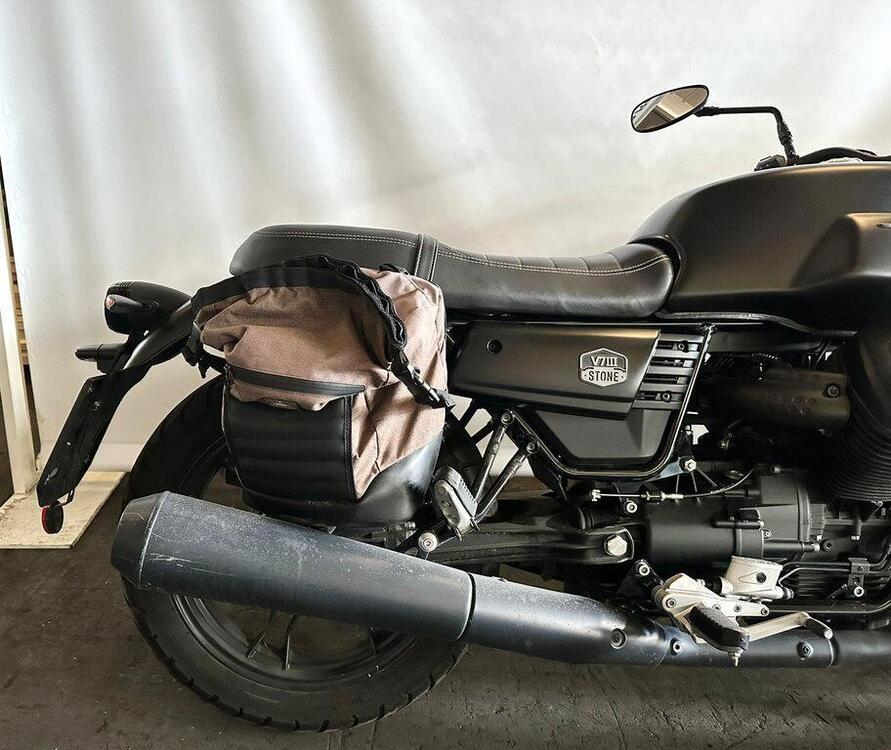 Moto Guzzi V7 III Stone (2017 - 20) (5)