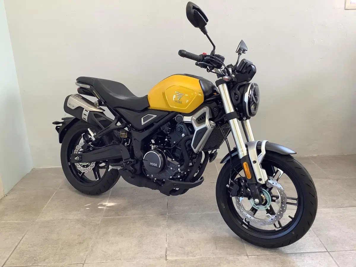 Voge Trofeo 350AC (2022 - 26) (2)