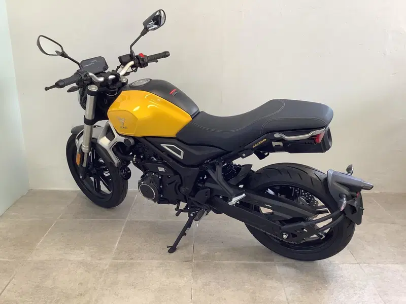 Voge Trofeo 350AC (2022 - 26) (7)