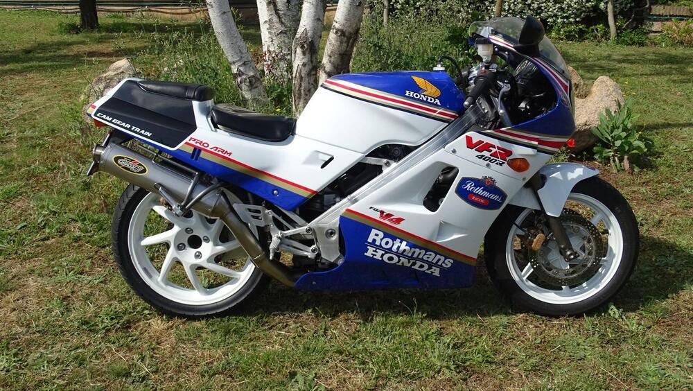 Honda VFR 400 R NC24