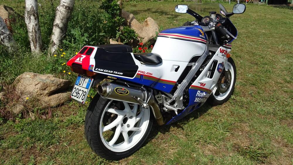 Honda VFR 400 R NC24 (3)