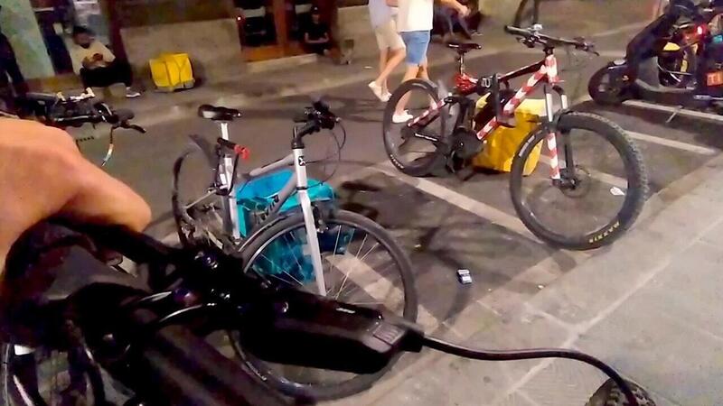 Ebike Rubate, Riverniciate e Rivendute. Abbiamo filmato di nascosto le bici modificate dei rider