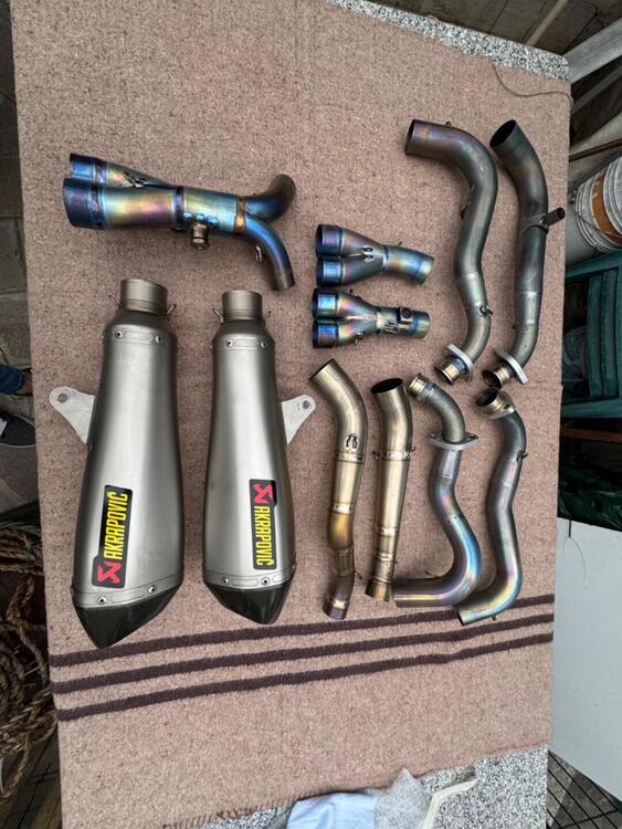 Scarico completo AKRAPOVIC Evolution Titanio Racin