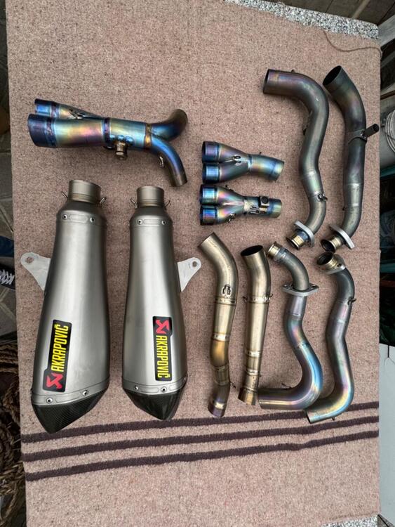 Scarico completo AKRAPOVIC Evolution Titanio Racin (2)