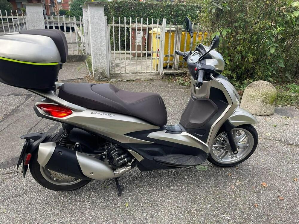 Piaggio Beverly 300 ABS-ASR (2021 - 24) (2)