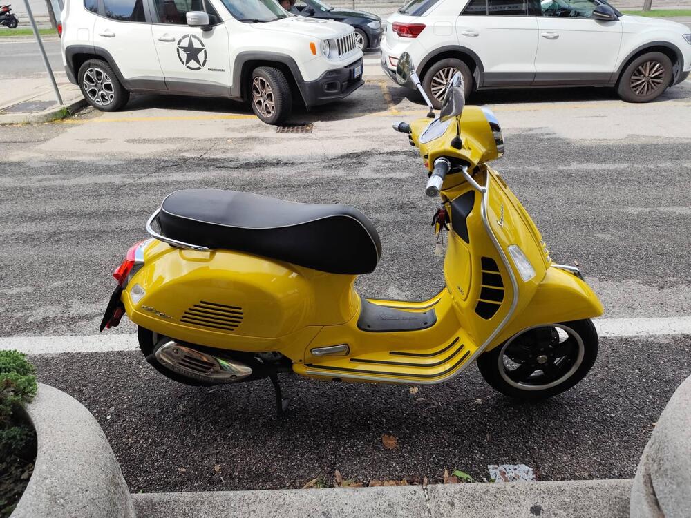 Vespa GTS 300 Super Hpe (2018 - 19) (2)