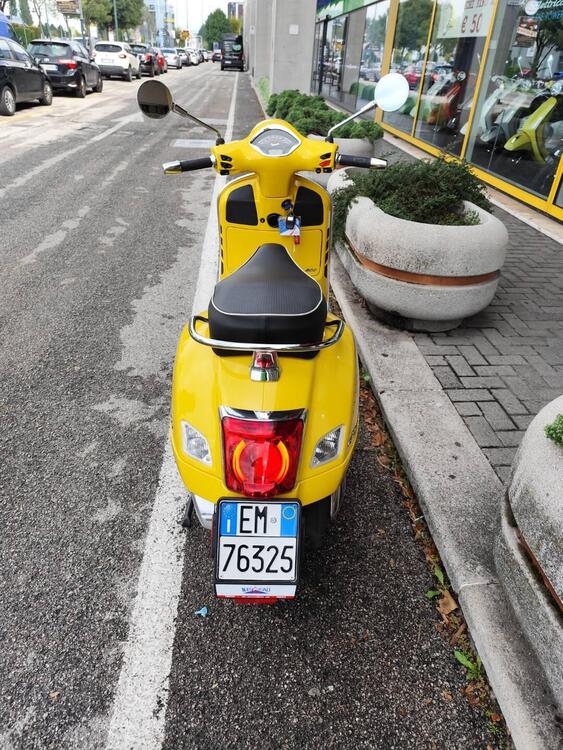 Vespa GTS 300 Super Hpe (2018 - 19) (4)