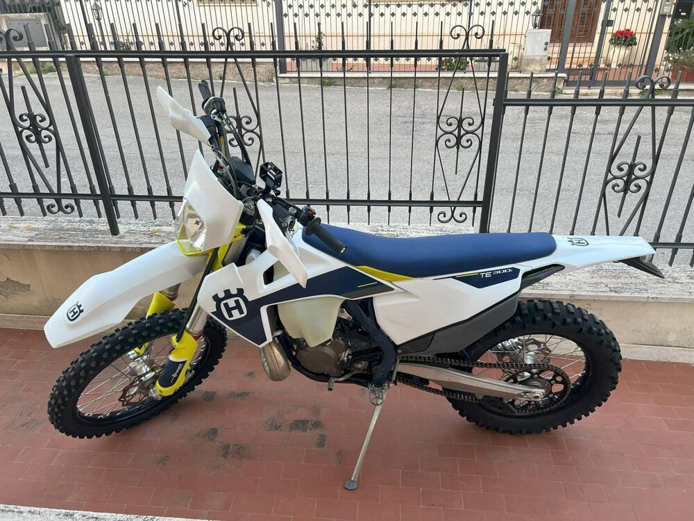 Husqvarna TE 300i (2021) (2)