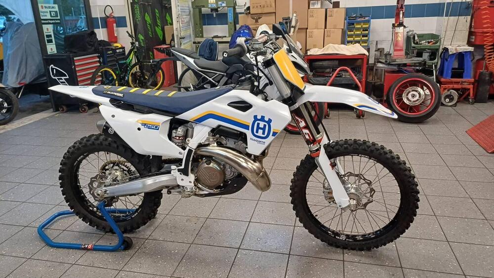 Husqvarna FC 250 (2023)