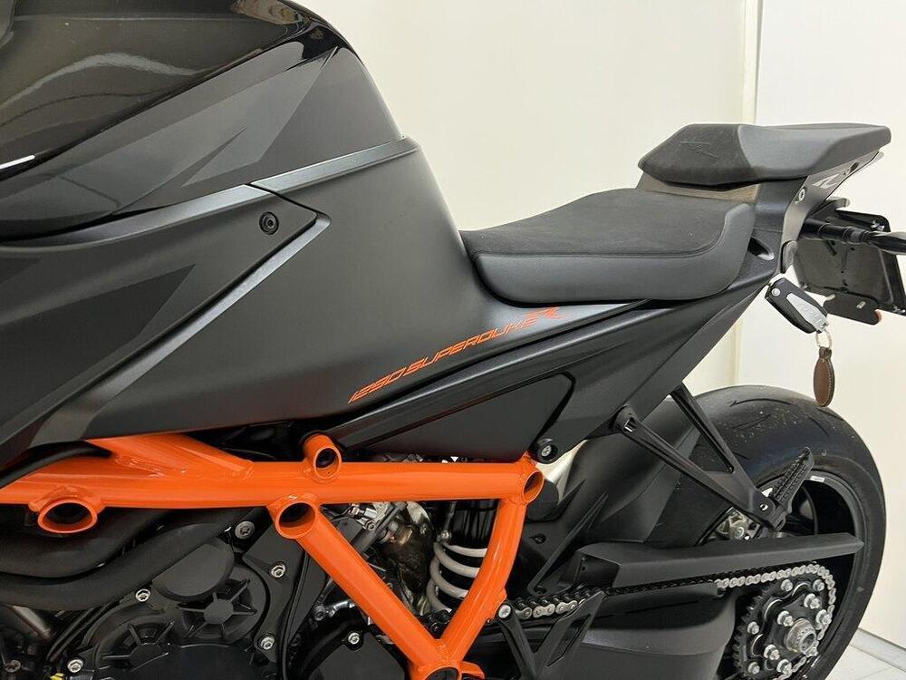 KTM 1290 Super Duke R (2020) (4)