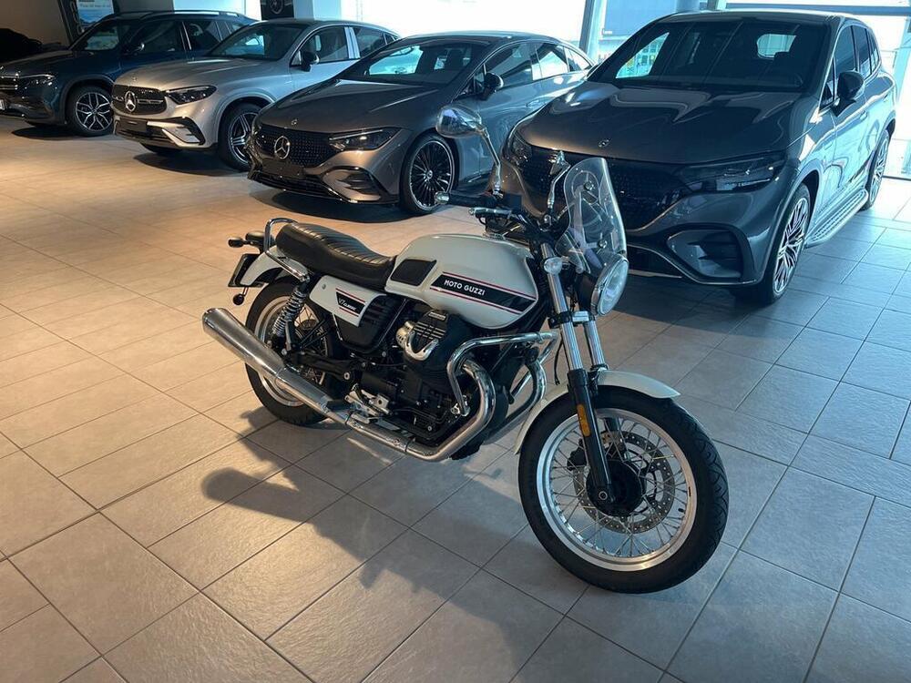 Moto Guzzi V7 III Limited (2018) (3)