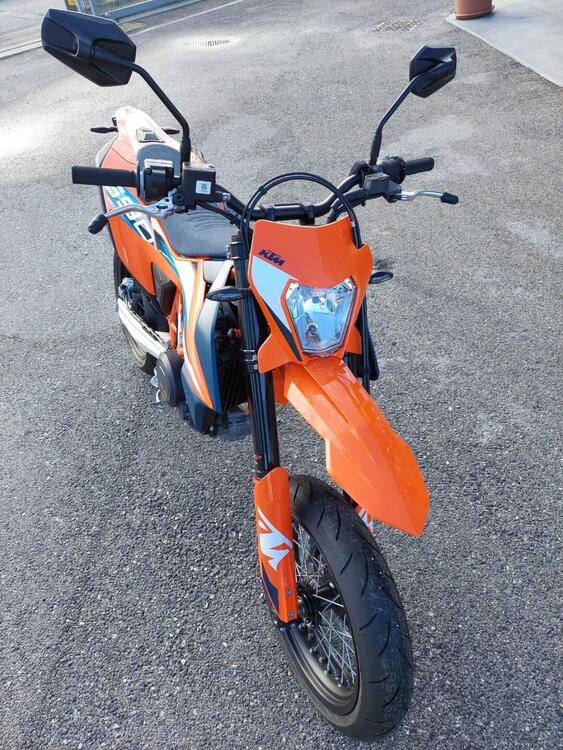 KTM 690 SMC R (2023 - 24) (3)