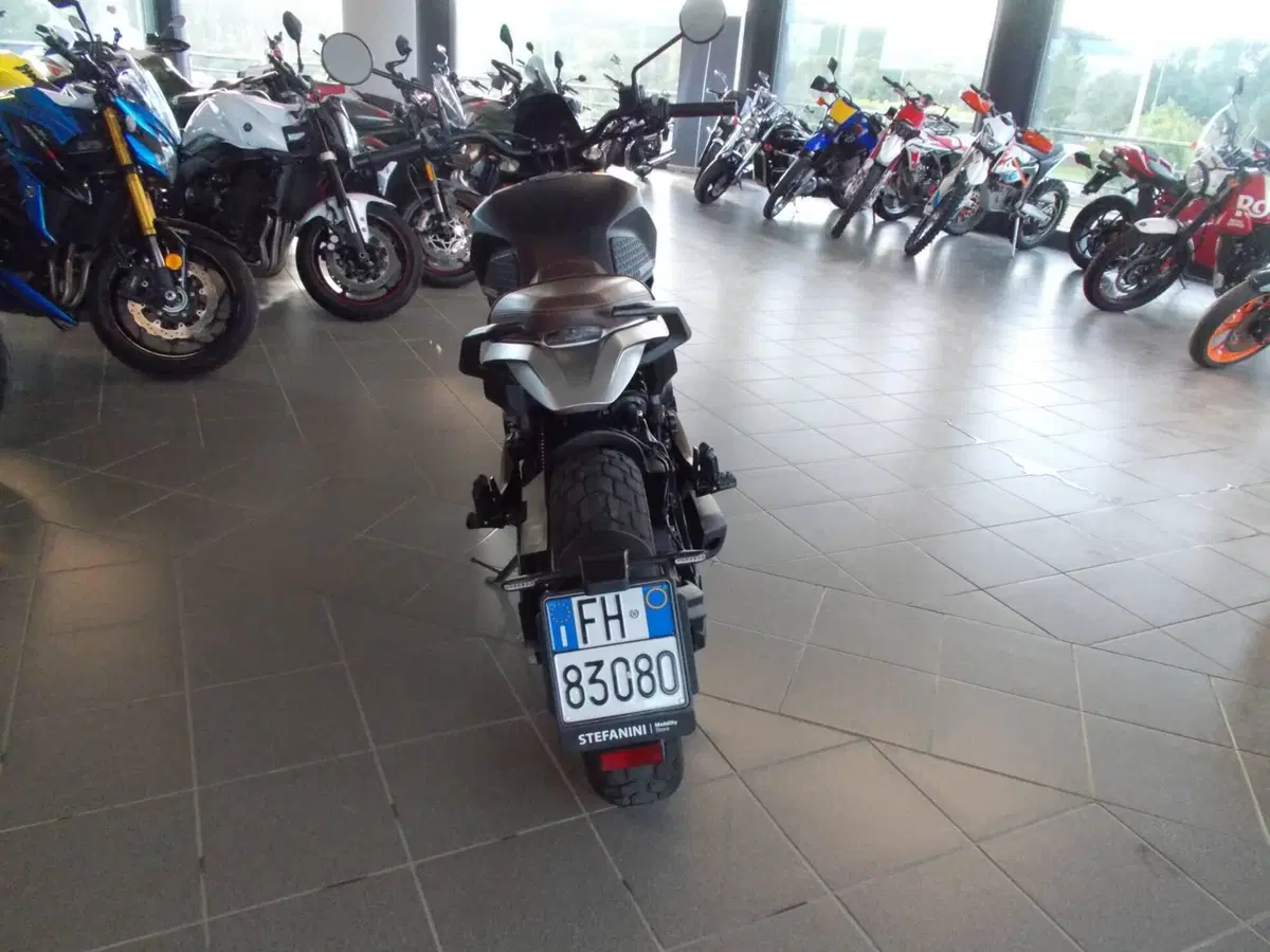 Moto Morini SEIEMMEZZO SCR (2022 - 26) (4)