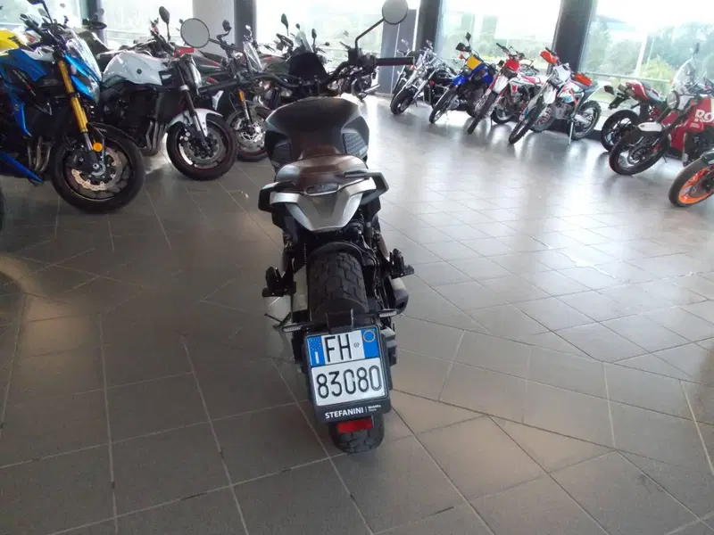 Moto Morini SEIEMMEZZO SCR (2022 - 26) (4)