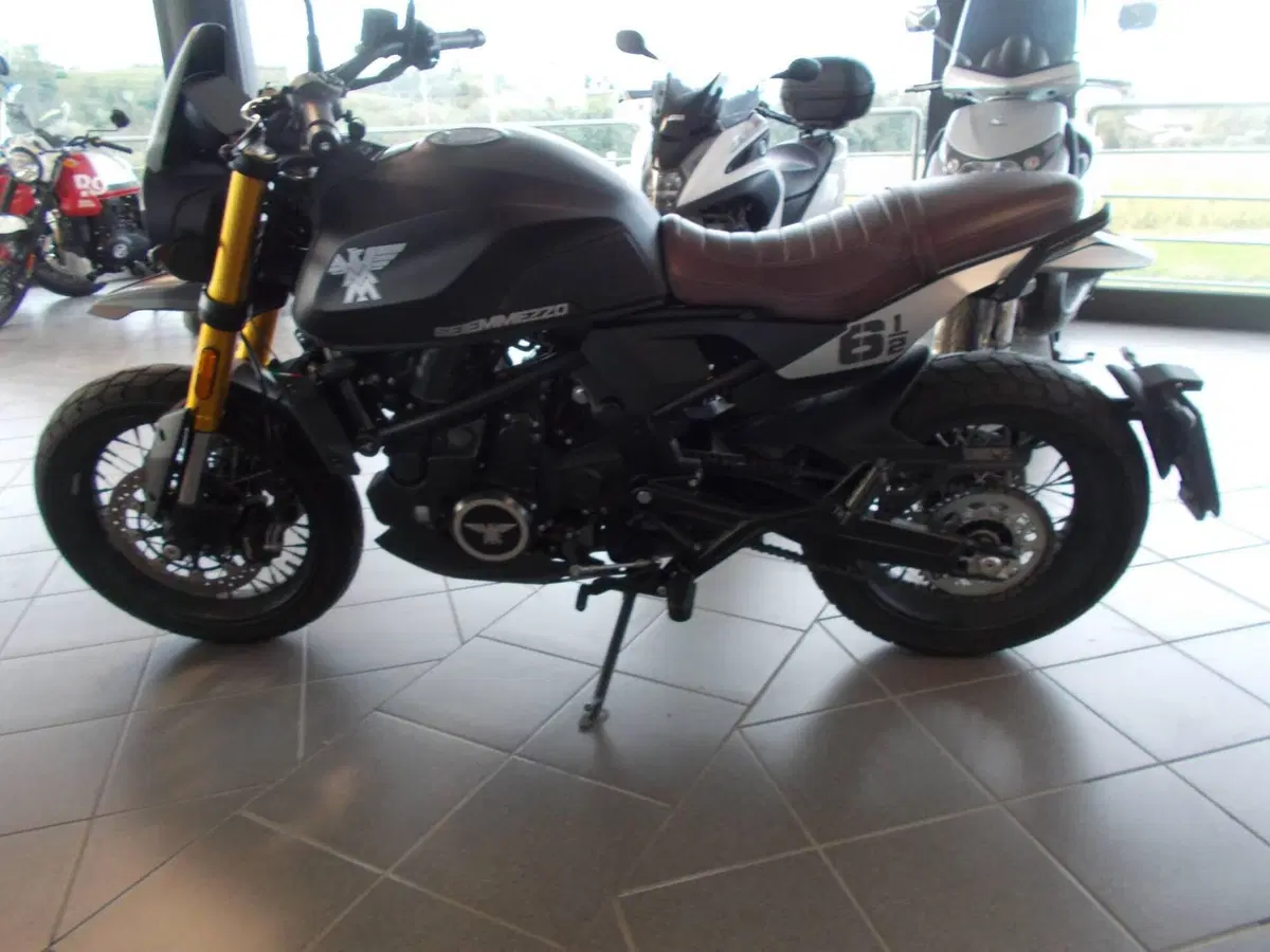 Moto Morini SEIEMMEZZO SCR (2022 - 26) (6)