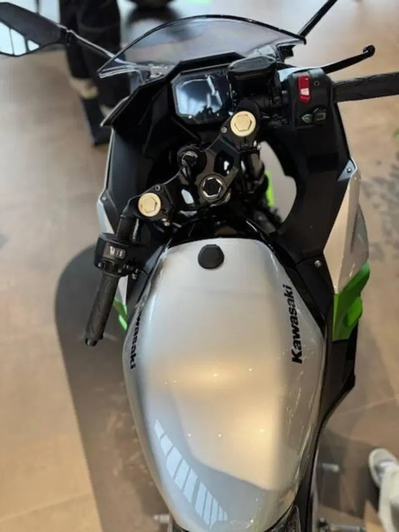 Kawasaki Ninja e-1 (2024 - 26) (5)