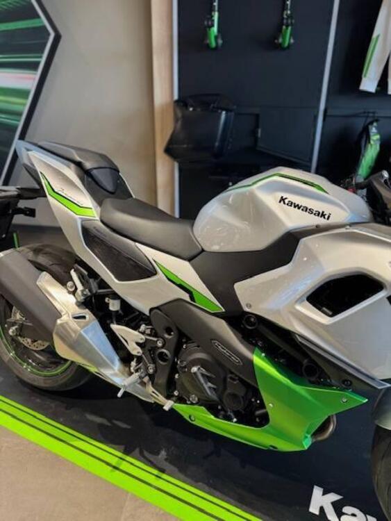 Kawasaki Ninja 7 Hybrid (2024) (3)