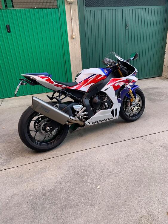 Honda CBR 1000 RR-R Fireblade (2022 - 23) (2)