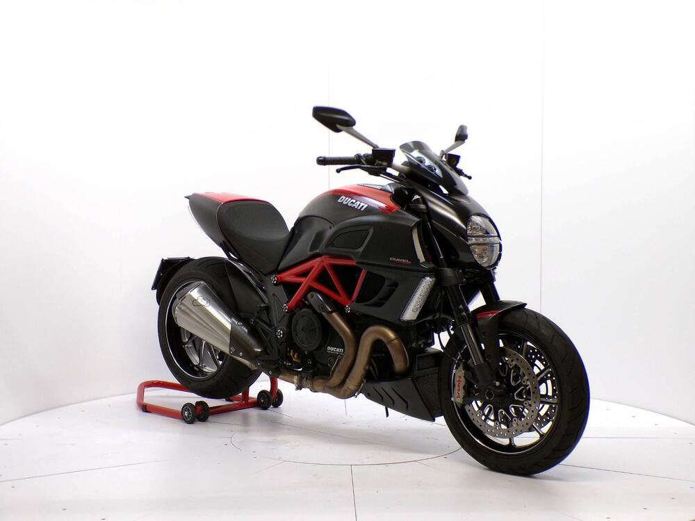 Ducati Diavel 1200 Carbon (2010 - 13) (2)