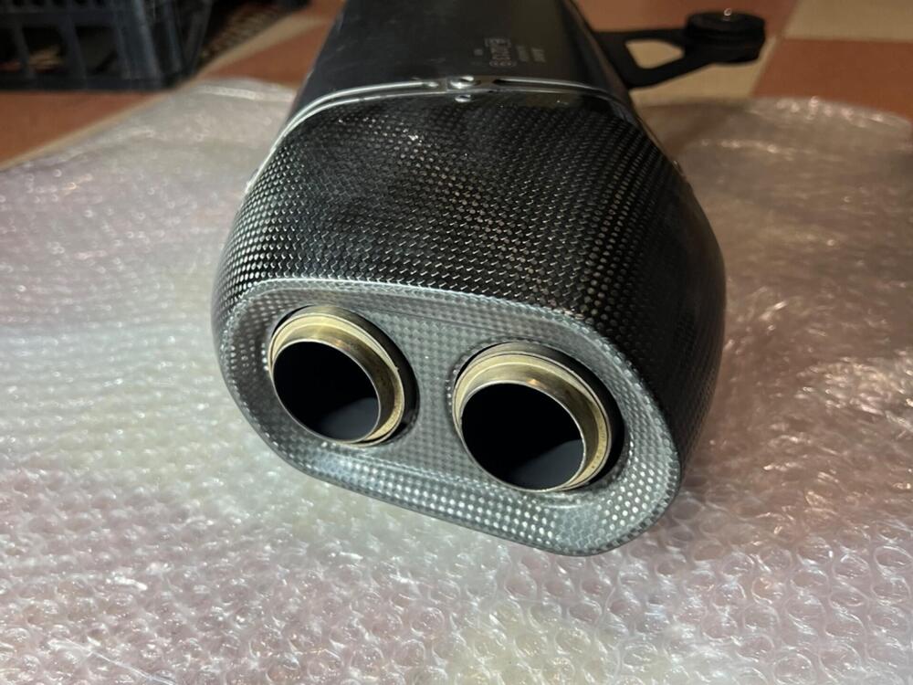 AKRAPOVIC X BMW GS 1200 (2)