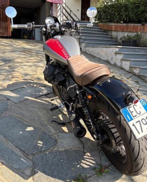 Moto Guzzi V9 Bobber (2016 - 18) (2)