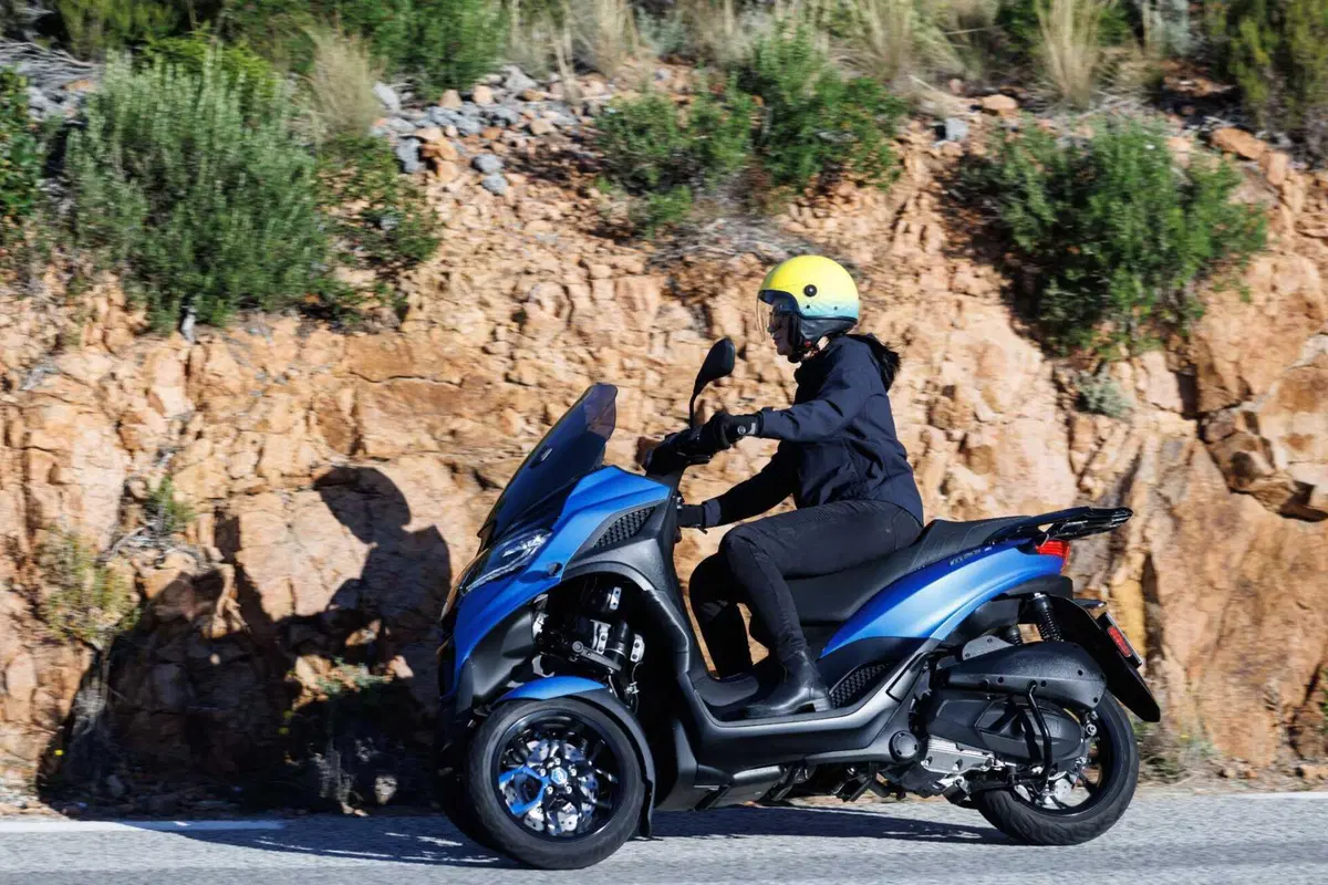 Piaggio MP3 310 e 310 Sport (6)