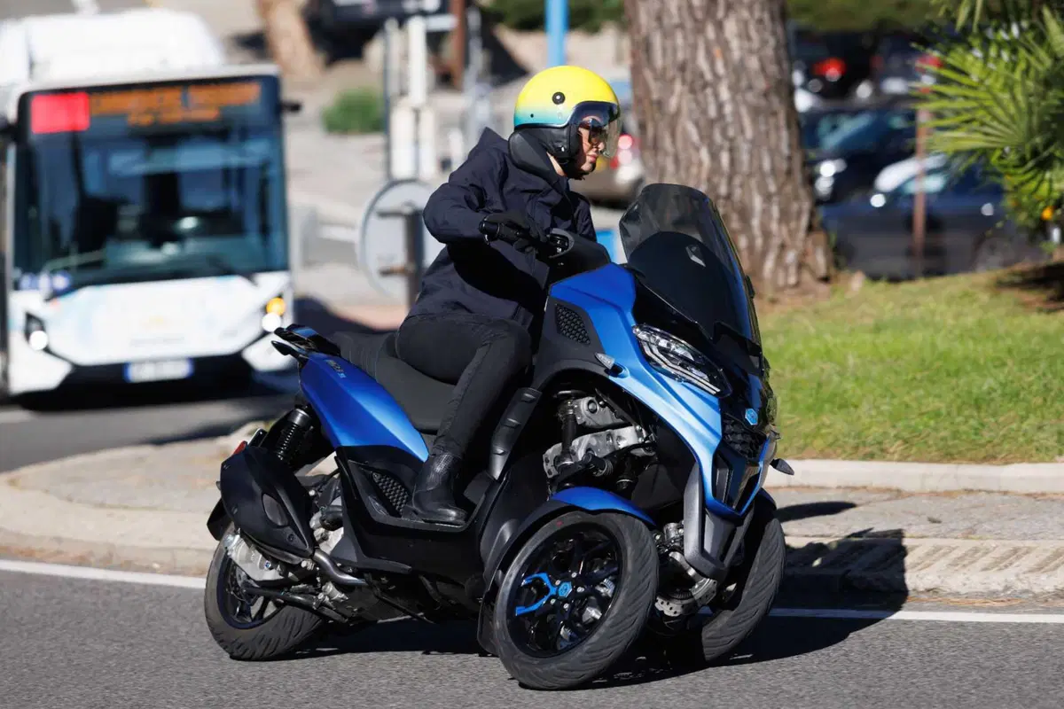 Piaggio MP3 310 e 310 Sport (7)