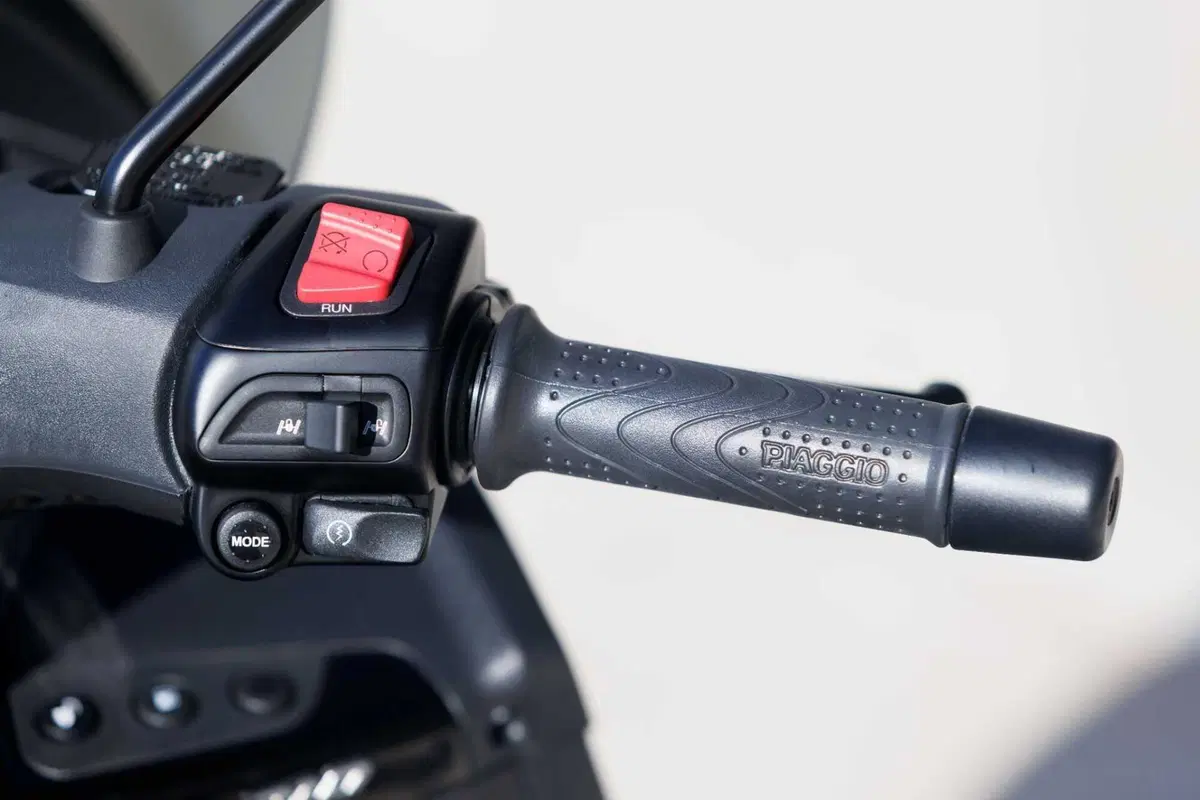 Piaggio MP3 310 e 310 Sport (5)
