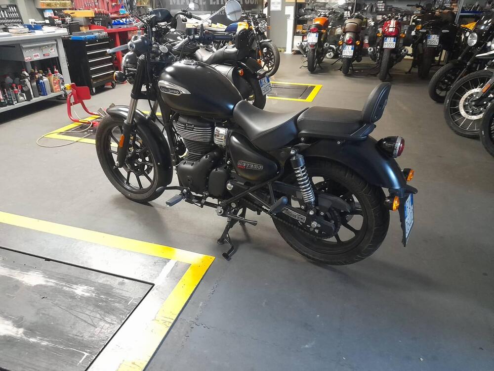 Royal Enfield Meteor 350 Stellar (2021 - 24) (2)