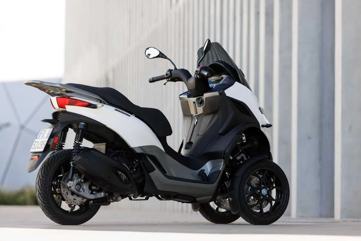 Piaggio MP3 310 e 310 Sport (17)